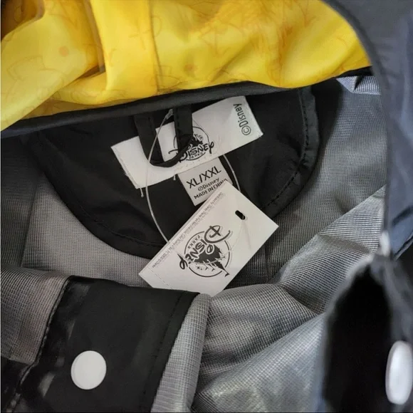 Disney Black and Red Mickey Mouse Men’s Poncho Rain NWT XL/XXL - Picture 3 of 9